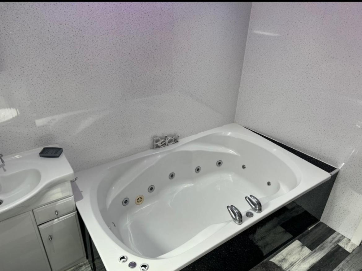Sea View Lavish Apartment Sky Tv Whirlpool Bath Huge Balcony Newly Refurbished Bridlington Exterior foto